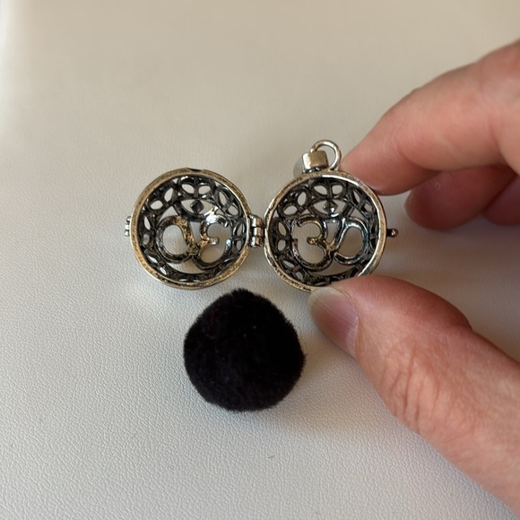 Om Silver Plated Diffuser‎ Locket Pendant - Picture 6 of 6